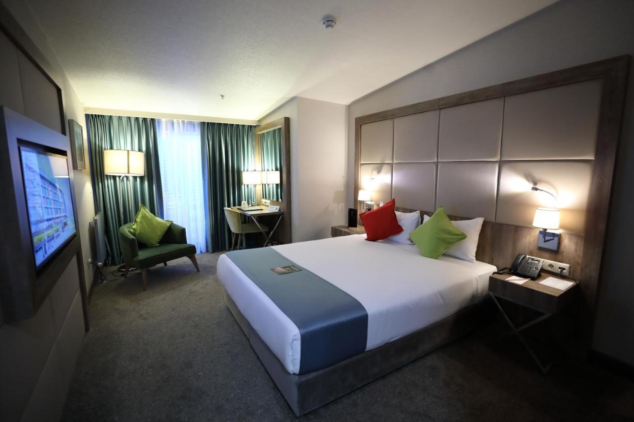 Готель Ibis Styles Istanbul Bomonti Екстер'єр фото