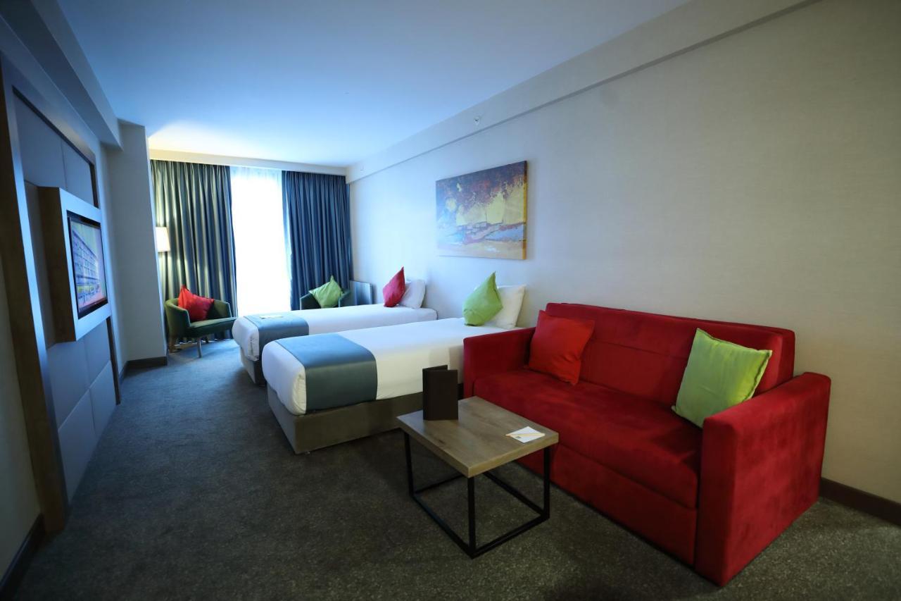 Готель Ibis Styles Istanbul Bomonti Екстер'єр фото