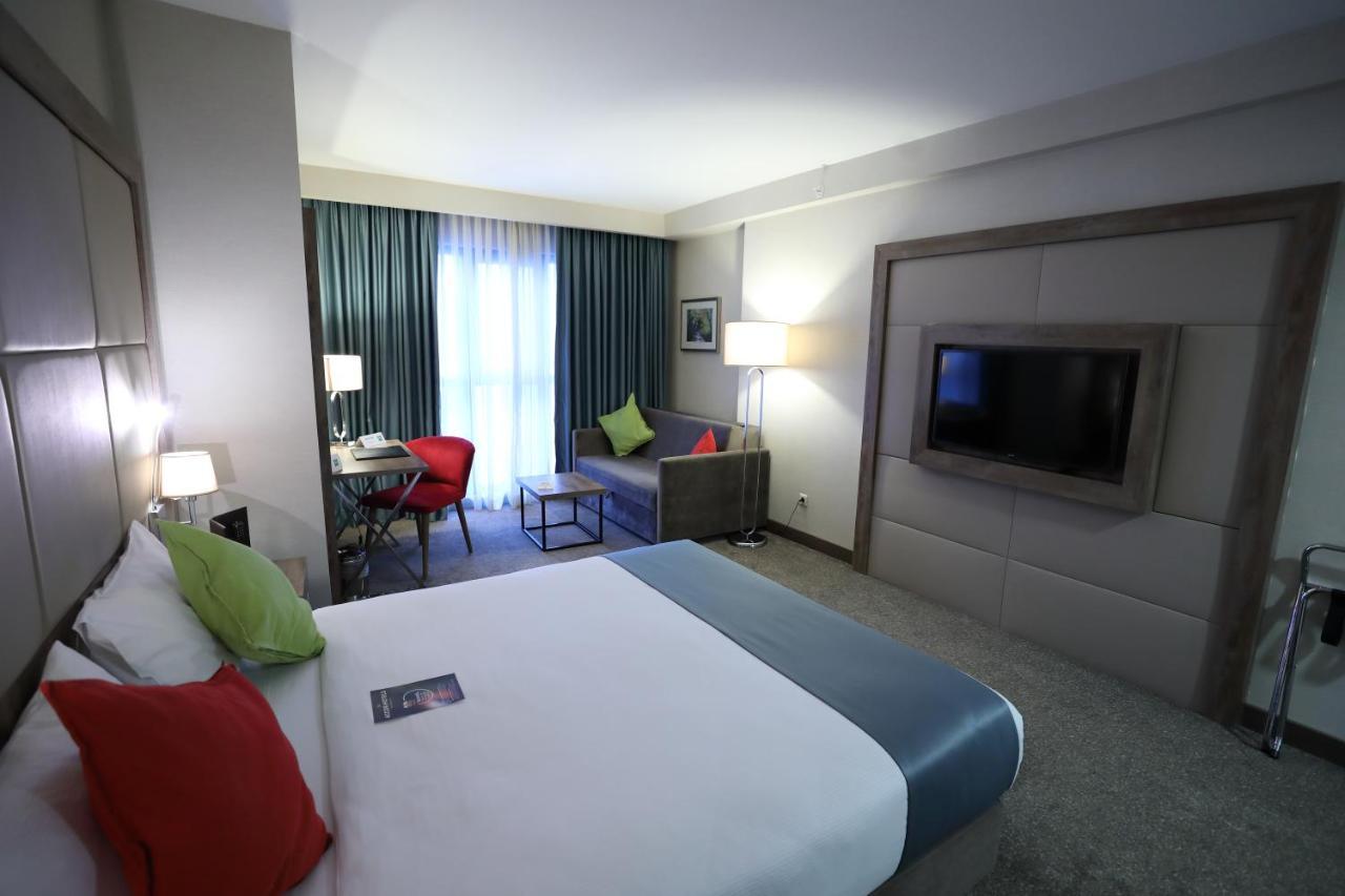 Готель Ibis Styles Istanbul Bomonti Екстер'єр фото
