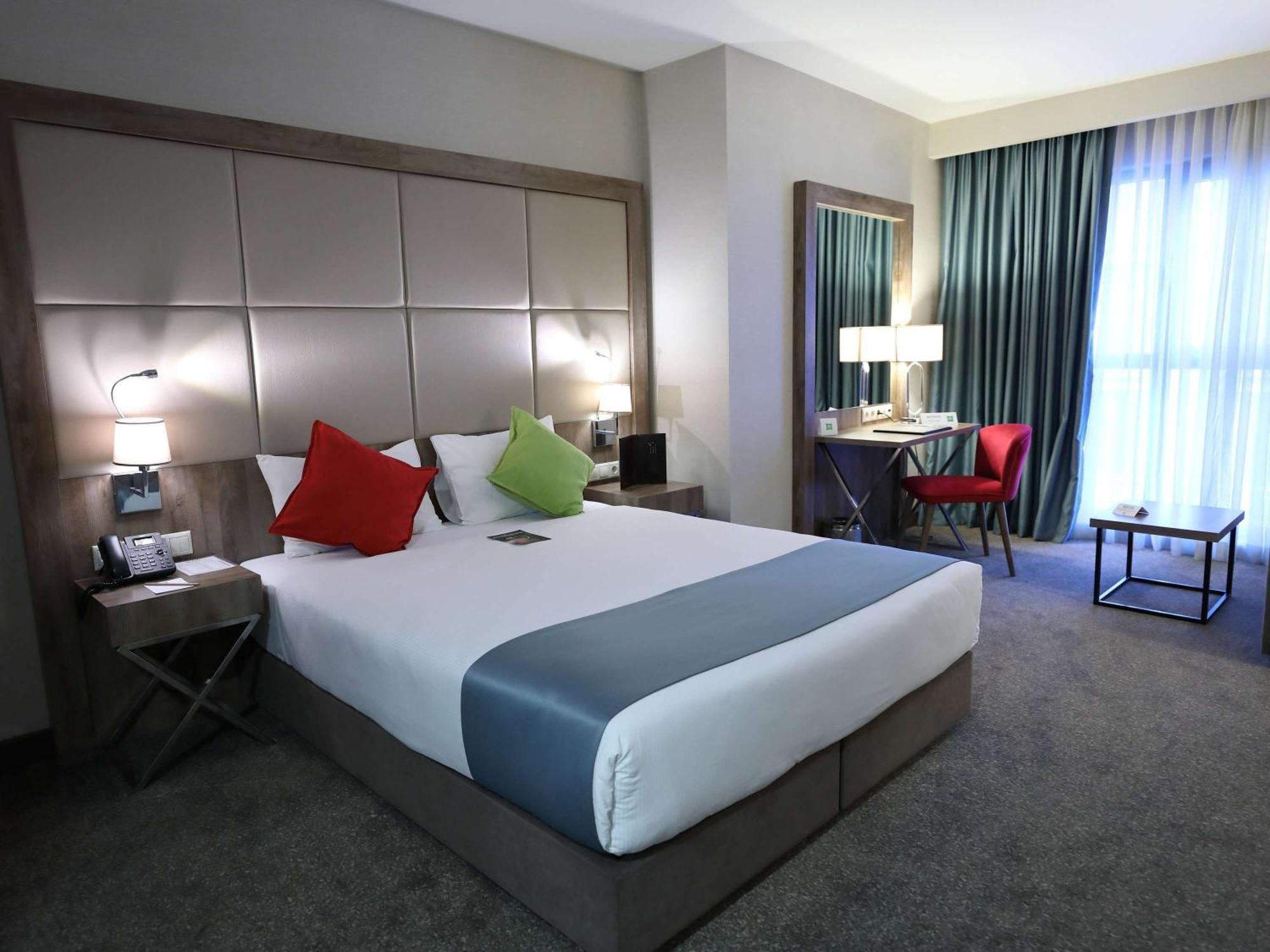 Готель Ibis Styles Istanbul Bomonti Екстер'єр фото