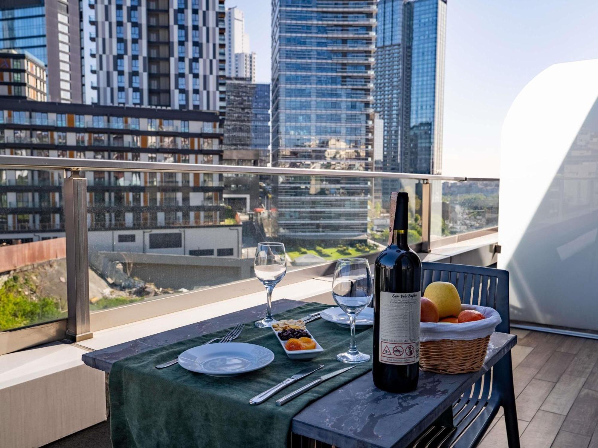 Готель Ibis Styles Istanbul Bomonti Екстер'єр фото
