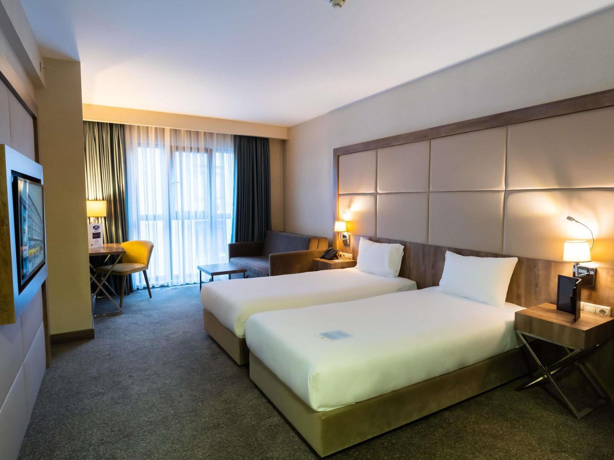 Готель Ibis Styles Istanbul Bomonti Екстер'єр фото